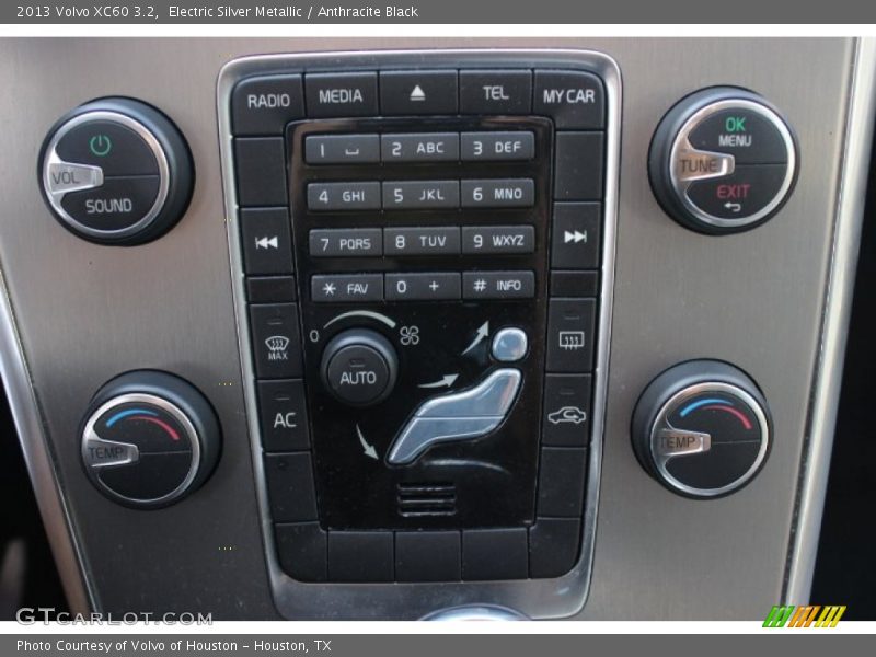 Electric Silver Metallic / Anthracite Black 2013 Volvo XC60 3.2