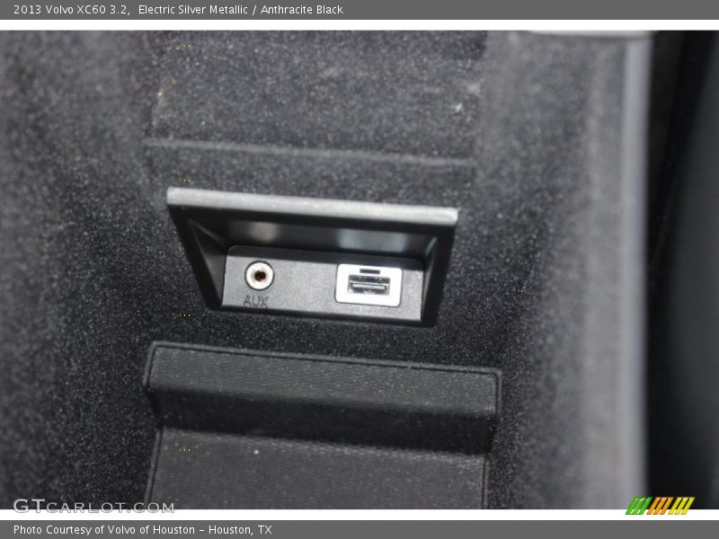 Electric Silver Metallic / Anthracite Black 2013 Volvo XC60 3.2