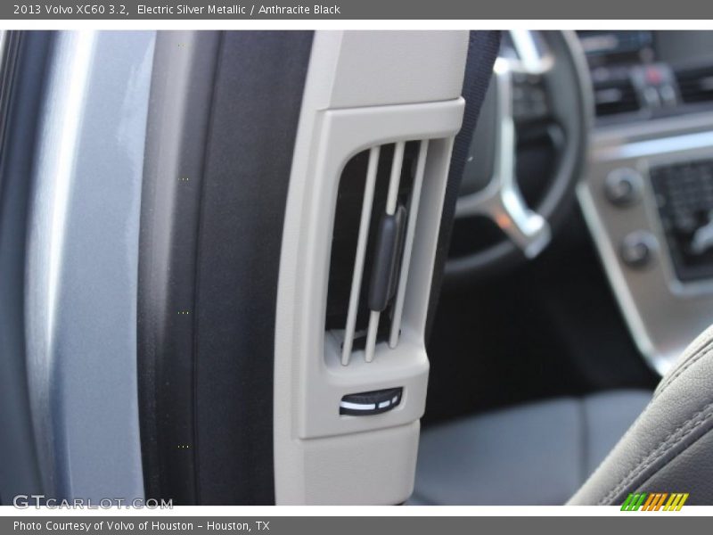Electric Silver Metallic / Anthracite Black 2013 Volvo XC60 3.2