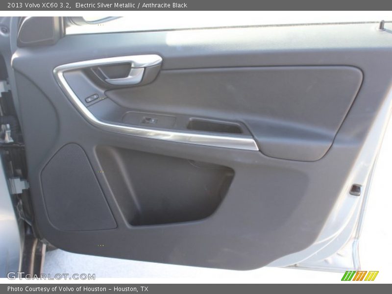 Electric Silver Metallic / Anthracite Black 2013 Volvo XC60 3.2