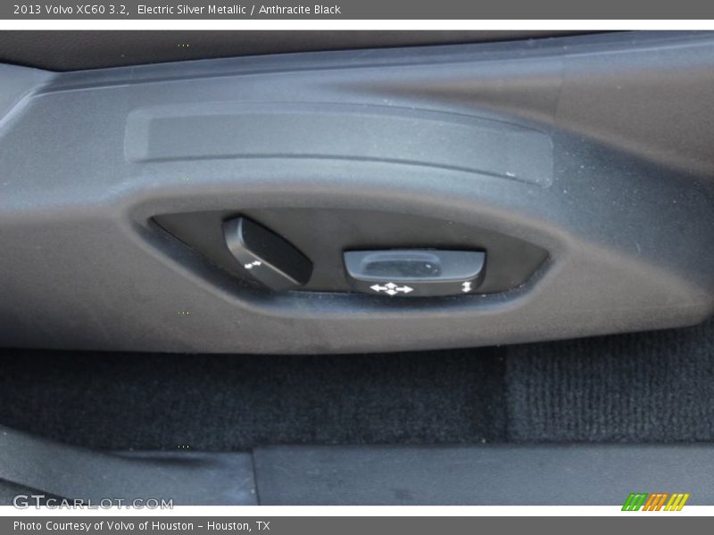 Electric Silver Metallic / Anthracite Black 2013 Volvo XC60 3.2