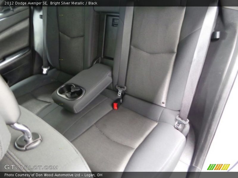 Bright Silver Metallic / Black 2012 Dodge Avenger SE