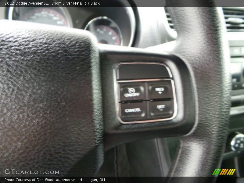 Bright Silver Metallic / Black 2012 Dodge Avenger SE