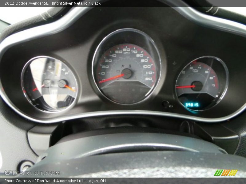 Bright Silver Metallic / Black 2012 Dodge Avenger SE