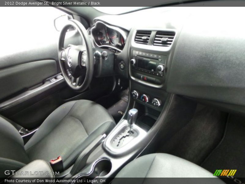 Bright Silver Metallic / Black 2012 Dodge Avenger SE