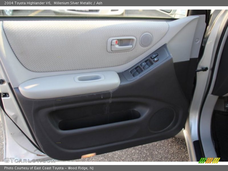 Millenium Silver Metallic / Ash 2004 Toyota Highlander V6