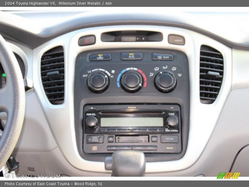 Millenium Silver Metallic / Ash 2004 Toyota Highlander V6