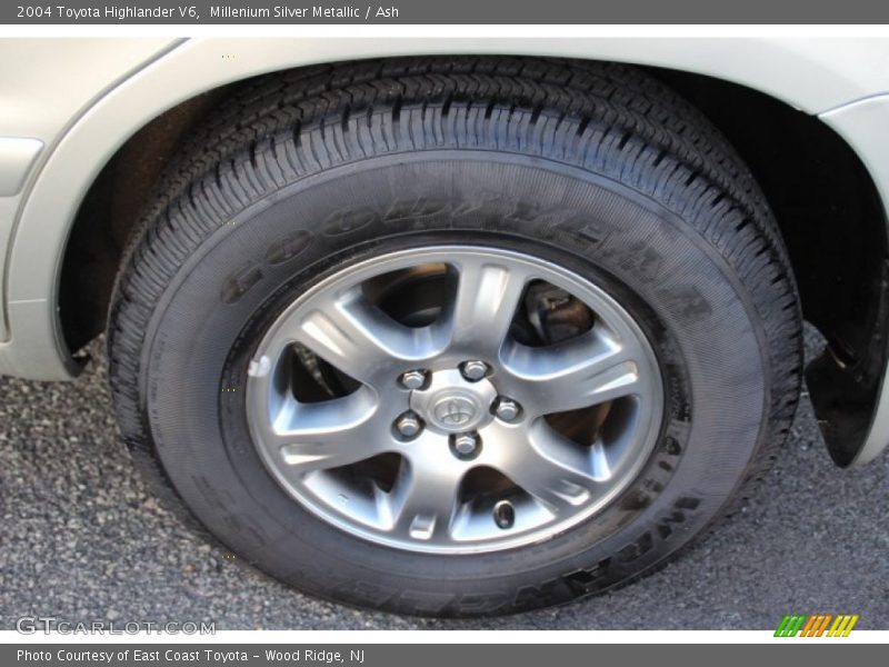 Millenium Silver Metallic / Ash 2004 Toyota Highlander V6