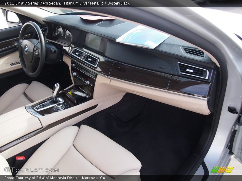 Dashboard of 2011 7 Series 740i Sedan