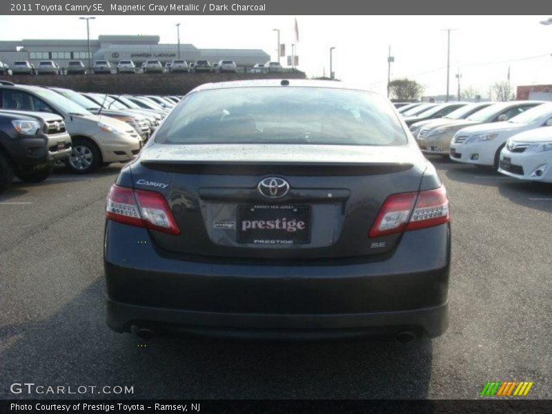 Magnetic Gray Metallic / Dark Charcoal 2011 Toyota Camry SE