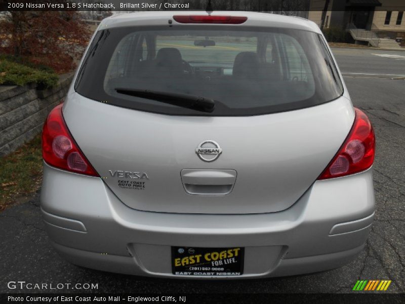 Brillant Silver / Charcoal 2009 Nissan Versa 1.8 S Hatchback