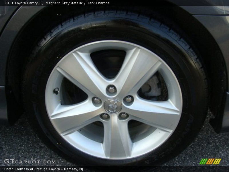 Magnetic Gray Metallic / Dark Charcoal 2011 Toyota Camry SE