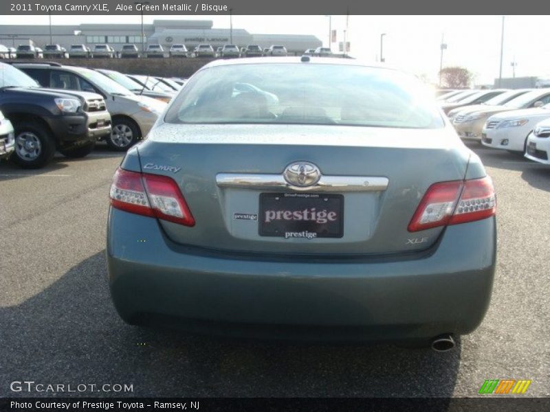 Aloe Green Metallic / Bisque 2011 Toyota Camry XLE