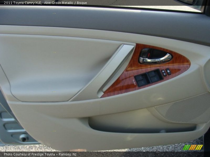 Aloe Green Metallic / Bisque 2011 Toyota Camry XLE