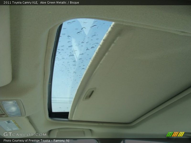 Aloe Green Metallic / Bisque 2011 Toyota Camry XLE