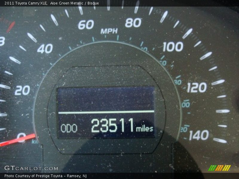 Aloe Green Metallic / Bisque 2011 Toyota Camry XLE