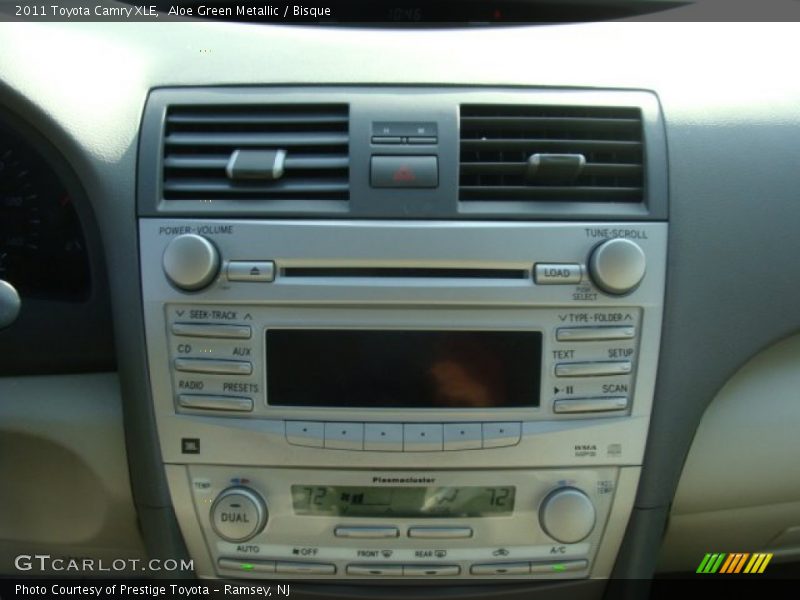 Aloe Green Metallic / Bisque 2011 Toyota Camry XLE