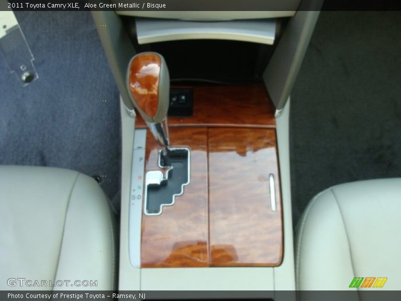 Aloe Green Metallic / Bisque 2011 Toyota Camry XLE