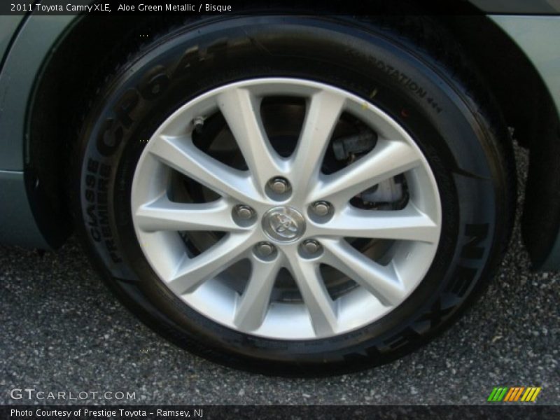 Aloe Green Metallic / Bisque 2011 Toyota Camry XLE