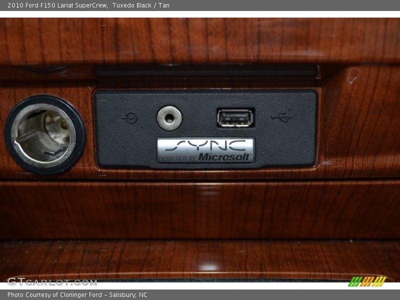 Tuxedo Black / Tan 2010 Ford F150 Lariat SuperCrew