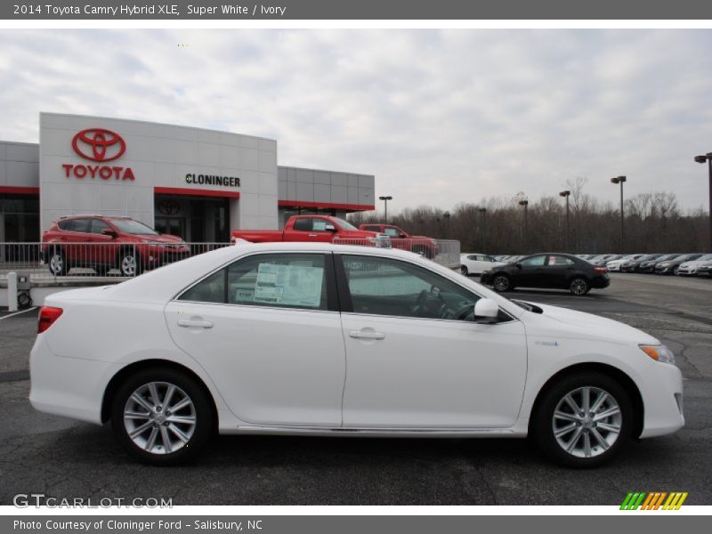 Super White / Ivory 2014 Toyota Camry Hybrid XLE