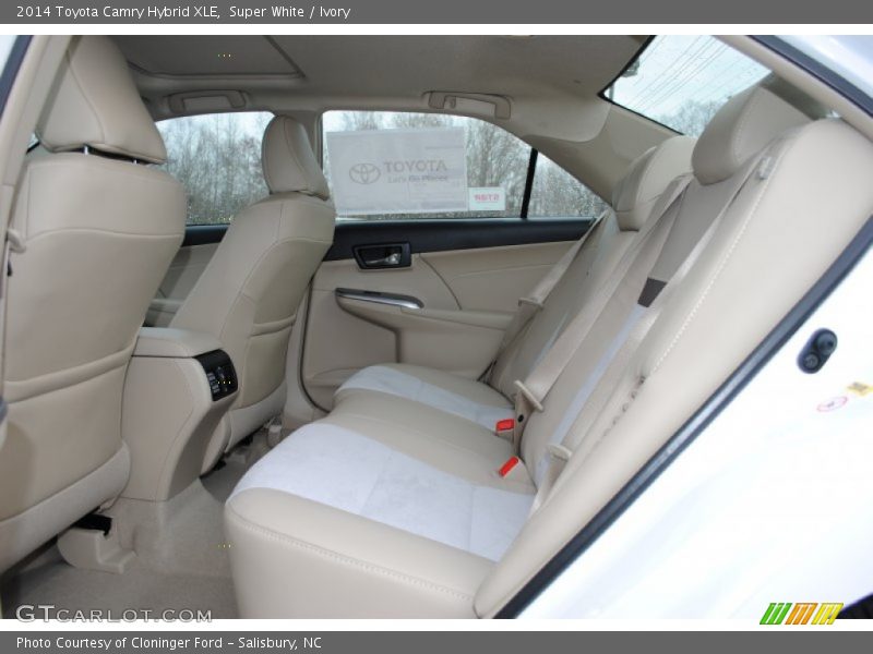 Super White / Ivory 2014 Toyota Camry Hybrid XLE