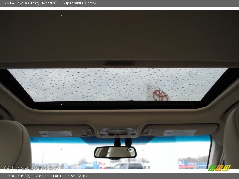 Super White / Ivory 2014 Toyota Camry Hybrid XLE