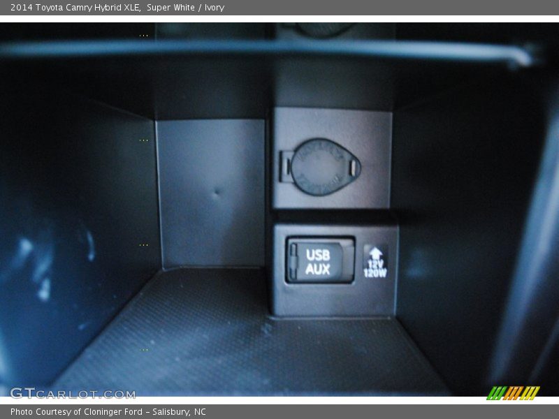 Super White / Ivory 2014 Toyota Camry Hybrid XLE