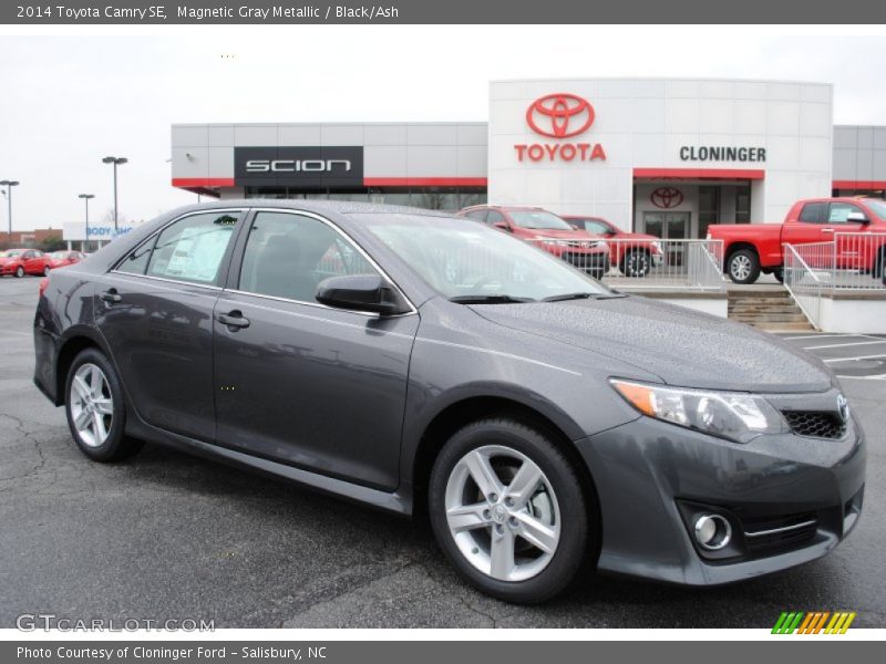 Magnetic Gray Metallic / Black/Ash 2014 Toyota Camry SE