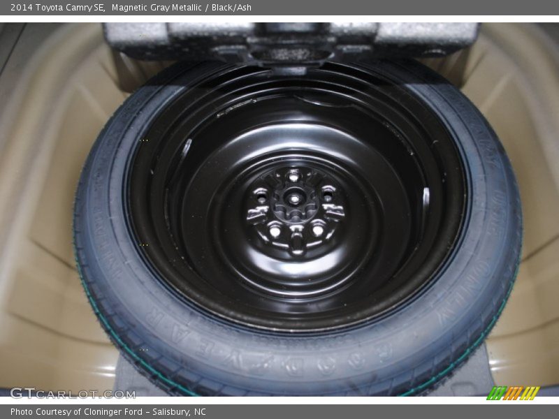 Magnetic Gray Metallic / Black/Ash 2014 Toyota Camry SE
