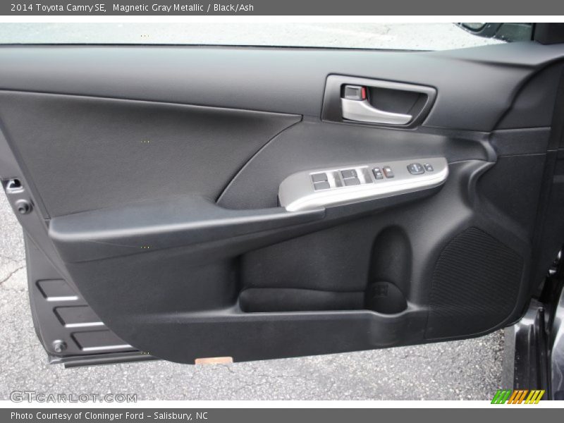 Magnetic Gray Metallic / Black/Ash 2014 Toyota Camry SE