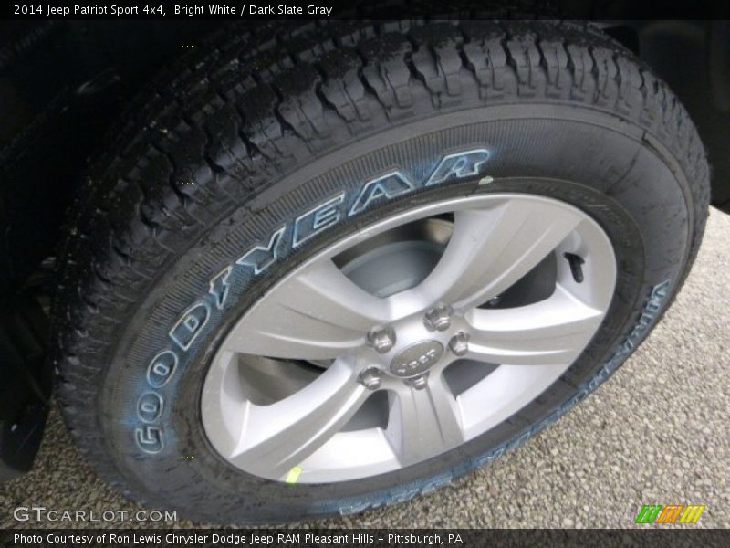 Bright White / Dark Slate Gray 2014 Jeep Patriot Sport 4x4