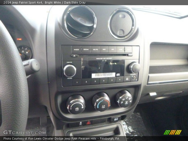 Bright White / Dark Slate Gray 2014 Jeep Patriot Sport 4x4