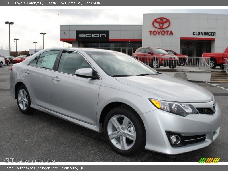 Classic Silver Metallic / Black/Ash 2014 Toyota Camry SE