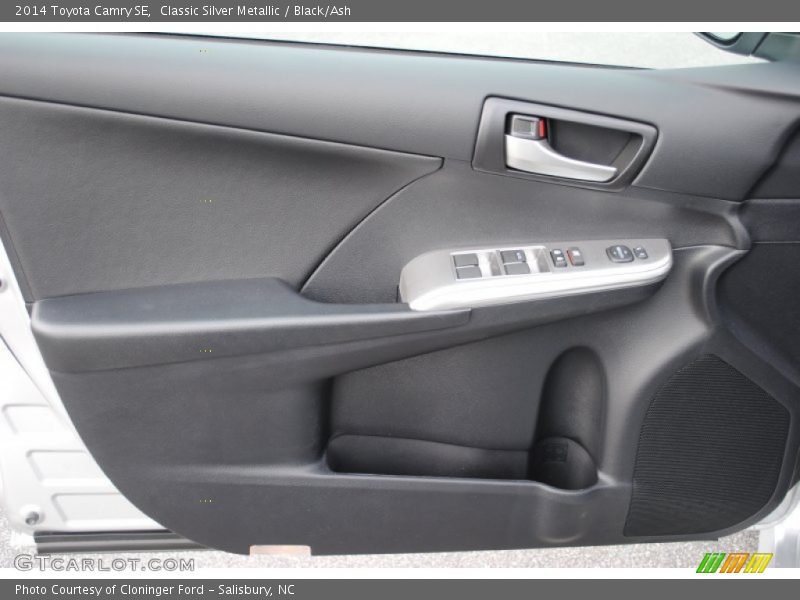 Classic Silver Metallic / Black/Ash 2014 Toyota Camry SE