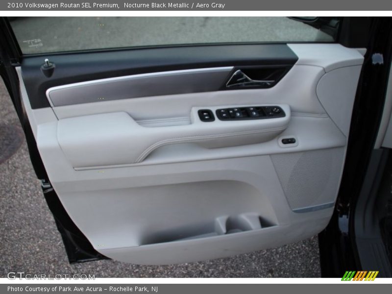Nocturne Black Metallic / Aero Gray 2010 Volkswagen Routan SEL Premium