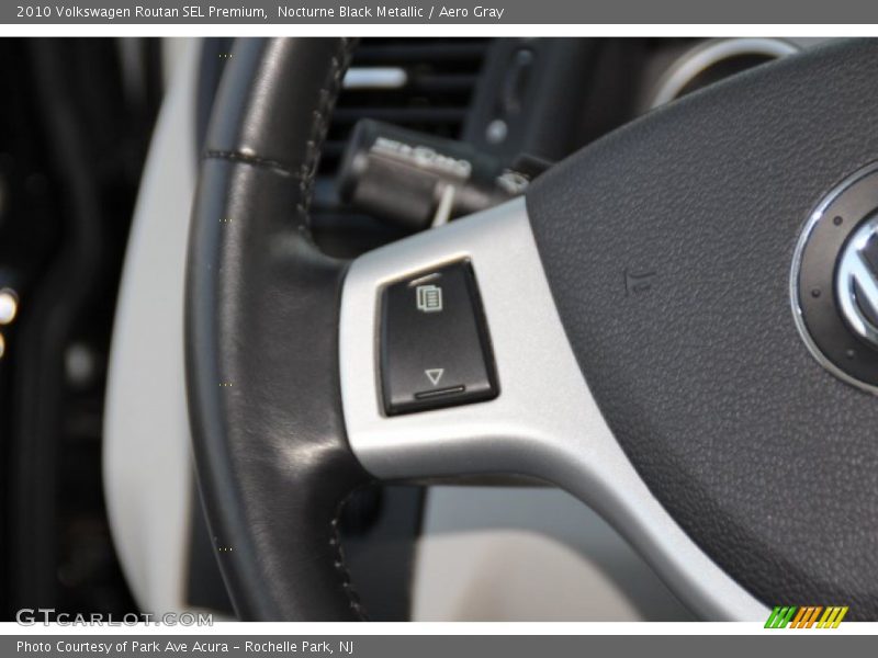 Nocturne Black Metallic / Aero Gray 2010 Volkswagen Routan SEL Premium