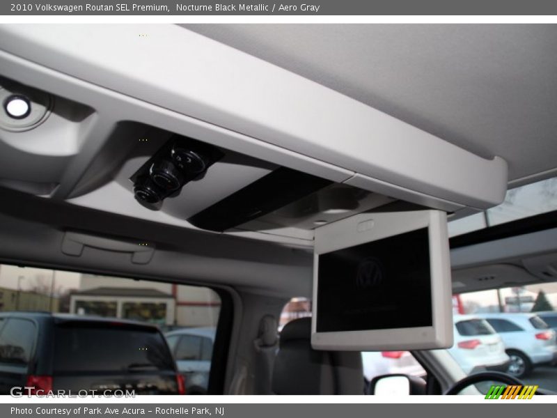 Nocturne Black Metallic / Aero Gray 2010 Volkswagen Routan SEL Premium