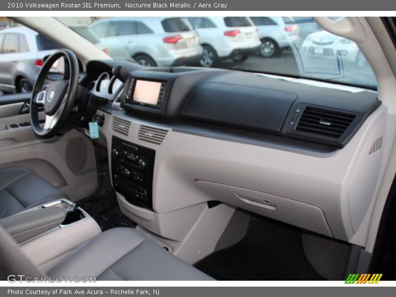 Nocturne Black Metallic / Aero Gray 2010 Volkswagen Routan SEL Premium