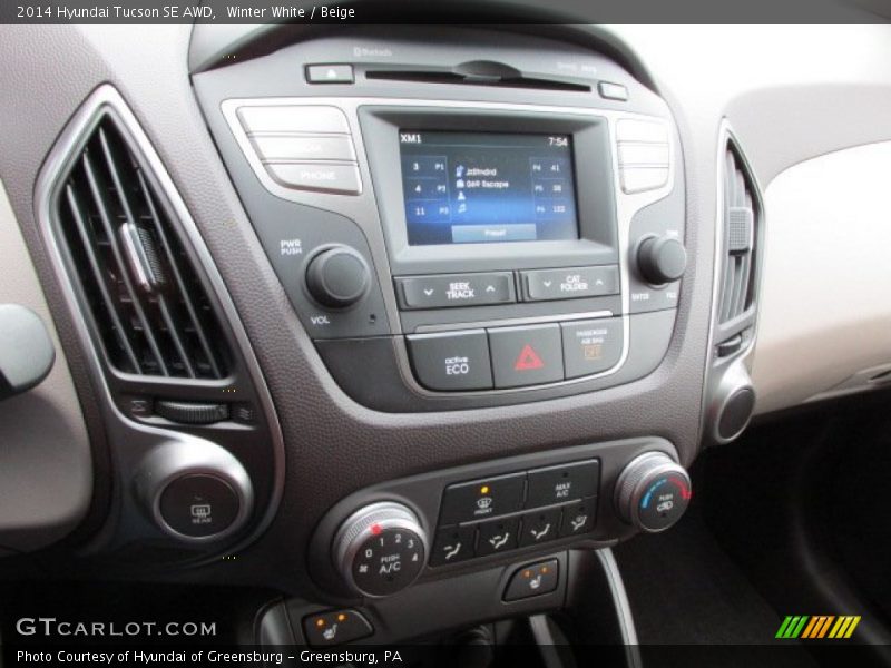 Winter White / Beige 2014 Hyundai Tucson SE AWD