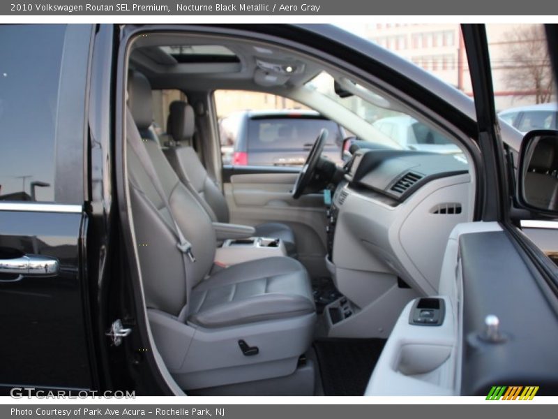 Nocturne Black Metallic / Aero Gray 2010 Volkswagen Routan SEL Premium