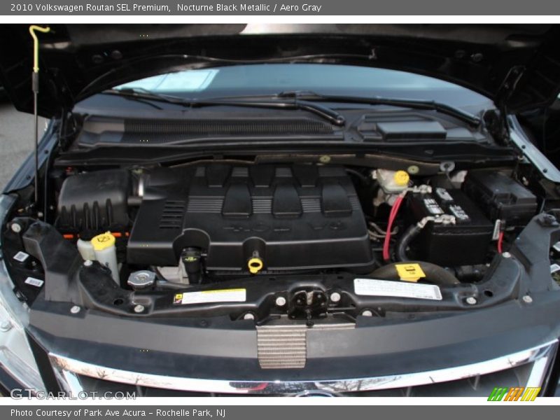 Nocturne Black Metallic / Aero Gray 2010 Volkswagen Routan SEL Premium