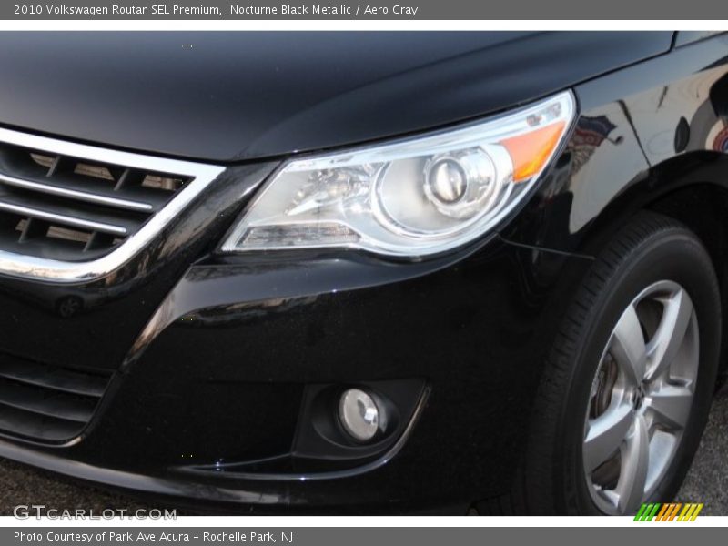 Nocturne Black Metallic / Aero Gray 2010 Volkswagen Routan SEL Premium