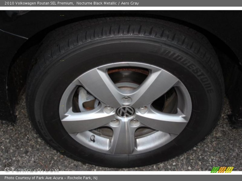 Nocturne Black Metallic / Aero Gray 2010 Volkswagen Routan SEL Premium