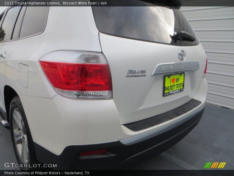 Blizzard White Pearl / Ash 2013 Toyota Highlander Limited