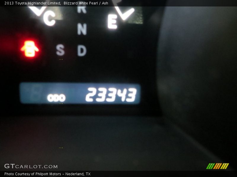 Blizzard White Pearl / Ash 2013 Toyota Highlander Limited