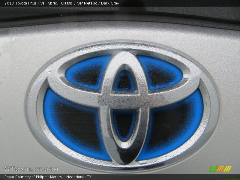Classic Silver Metallic / Dark Gray 2013 Toyota Prius Five Hybrid