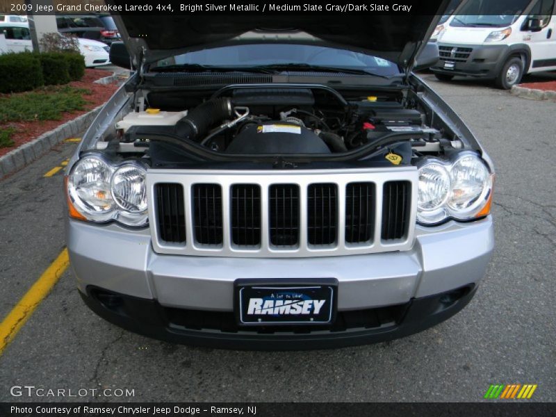Bright Silver Metallic / Medium Slate Gray/Dark Slate Gray 2009 Jeep Grand Cherokee Laredo 4x4