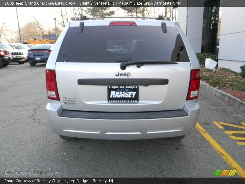 Bright Silver Metallic / Medium Slate Gray/Dark Slate Gray 2009 Jeep Grand Cherokee Laredo 4x4