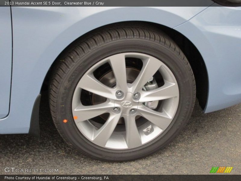 Clearwater Blue / Gray 2013 Hyundai Accent SE 5 Door